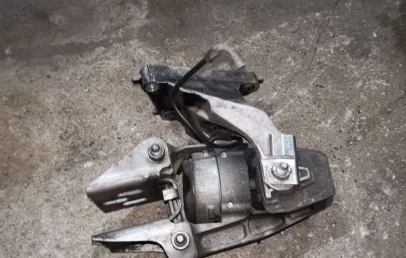 Citroen C6 Gearbox mounting bracket 9653919280