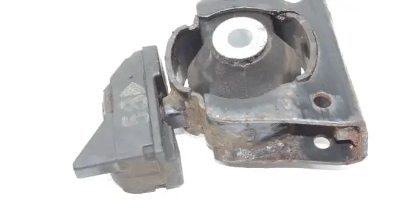 Toyota Prius (XW30) Engine mount bracket