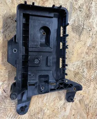 Volkswagen Touran II Battery tray 1K0915333