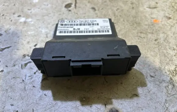 Volkswagen Golf VI Gateway control module 7N0907530A 1K0907951
