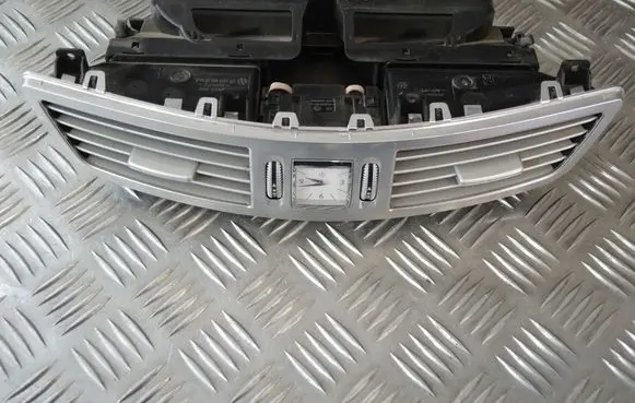 Mercedes-Benz S W221 Dash center air vent grill