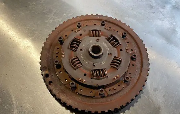 Audi A6 S6 C5 4B Flywheel 06C141065A 06C105269A