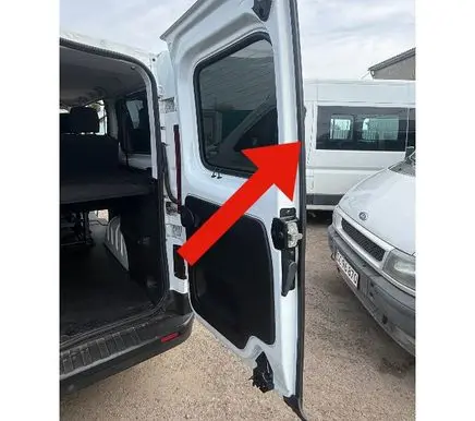 Opel Vivaro Loading door rubber seal (on body) 