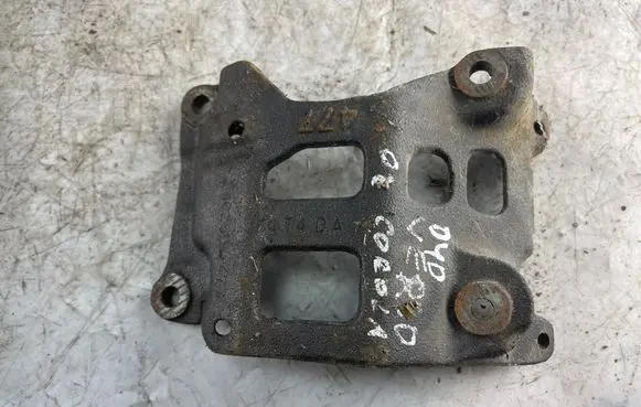 Toyota Corolla Verso E121 A/C compressor mount bracket 