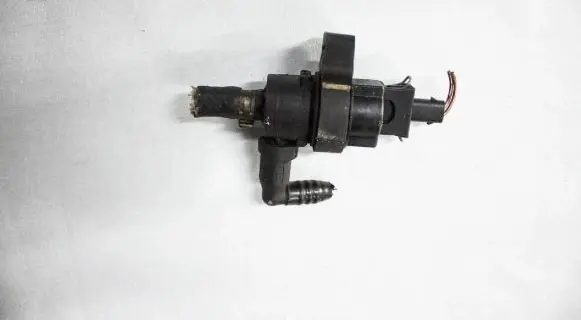 Mercedes-Benz R W251 Turbo solenoid valve A0004703993