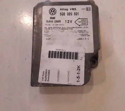 Volkswagen PASSAT B5 Airbag control unit/module 6Q0909601