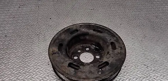 Volkswagen PASSAT B6 Crankshaft pulley 06A105243E