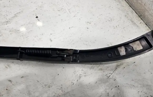 KIA Sportage Front wiper blade arm