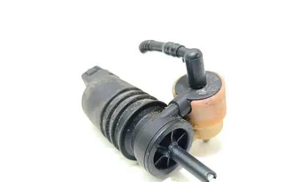 Volkswagen Golf IV Windscreen/windshield washer pump