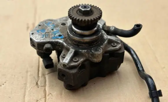 Mercedes-Benz E W212 Fuel injection high pressure pump A6420700801
