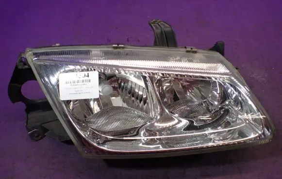 Nissan Almera Tino Headlight/headlamp