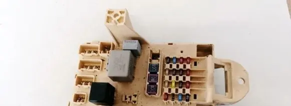 Toyota Yaris Fuse box set 827300D040 82730-0D040