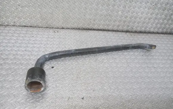 Peugeot 307 Wheel nut wrench 