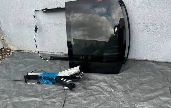 Fiat 500L Sunroof glass 