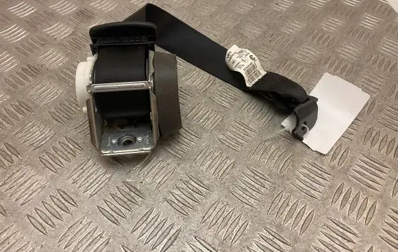 BMW X4 F26 Rear seatbelt 33028136