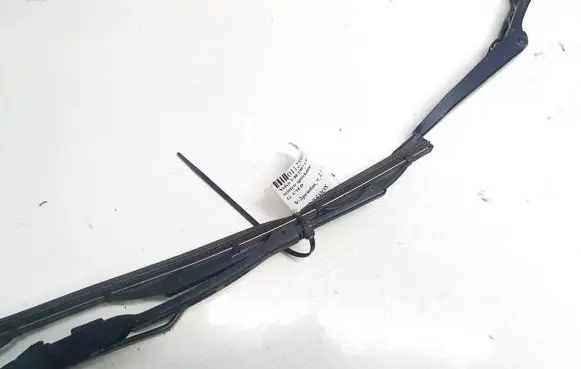 Front wiper blade arm