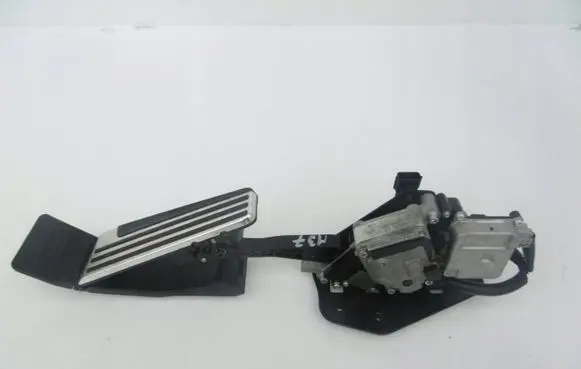 Infiniti Q70 Y51 Accelerator throttle pedal