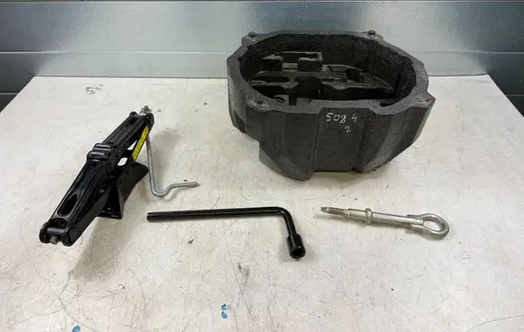 Peugeot 508 RXH Tool set 9681838080