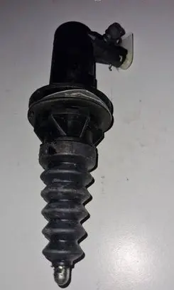 Clutch slave cylinder