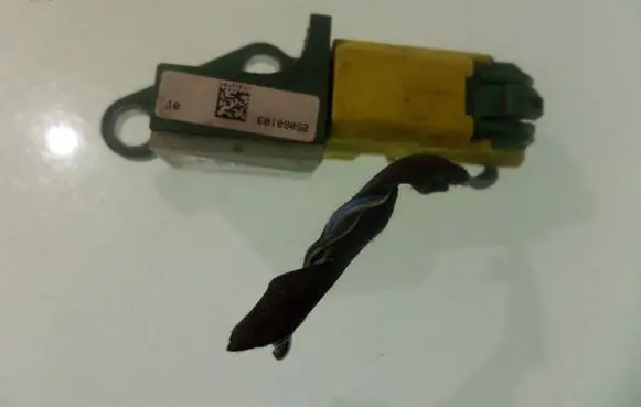 Volkswagen PASSAT B6 Airbag deployment crash/impact sensor 3C0909606 331324