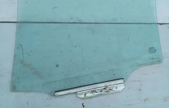 Toyota Auris 150 Rear side window 43R00048 DOT24M189AS2 AS2
