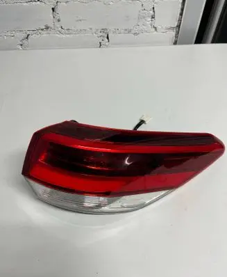 Toyota Highlander XU50 Rear/tail lights AIP23S3T SAEAIP23S3T