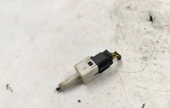Honda CR-V Brake pedal sensor switch M28988