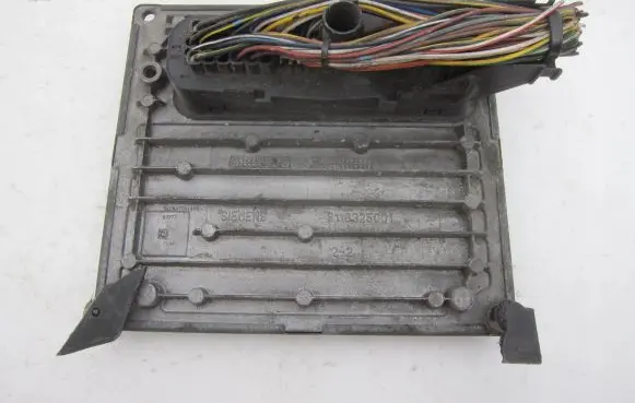 Ford Focus Engine control unit/module 4S6112A650LB