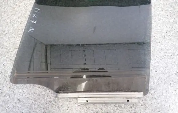Suzuki Swift II Sliding door window/glass MK7SZYBA