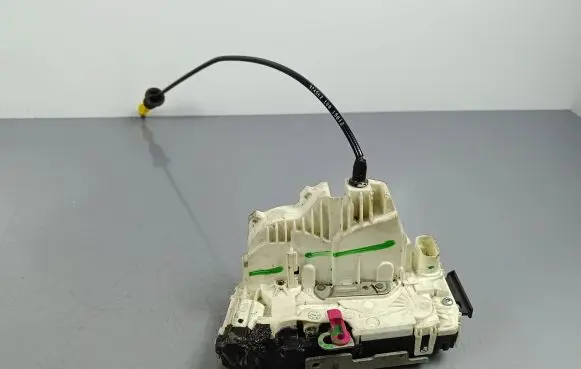 Jeep Grand Cherokee Front door lock P04589699AG