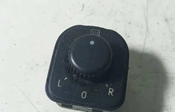 Volkswagen PASSAT B6 Wing mirror switch 1K0959565F 0636