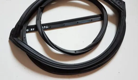 MG ZS Rubber seal rear door 1022976