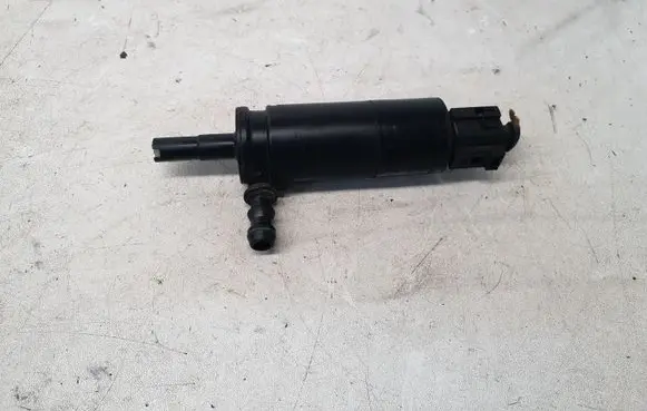Volkswagen PASSAT B6 Headlight washer pump 3B7955681