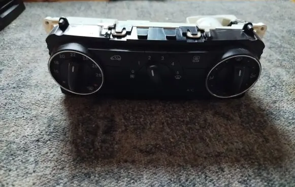 Mercedes-Benz A W169 Climate control unit A1699000900 69780018 00911042B