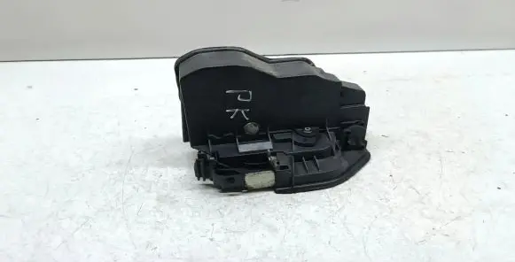 BMW X3 E83 Front door lock 7202145