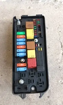 Opel Signum Fuse module 13170900 4435