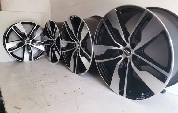 Audi Q7 4M R21 alloy rim 4M0601025K