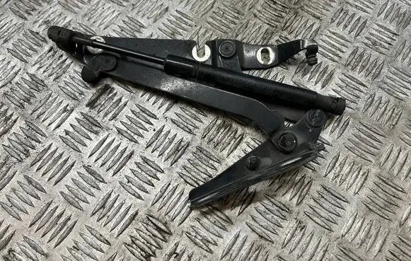 Audi A4 S4 B7 8E 8H Tailgate/trunk/boot hinge