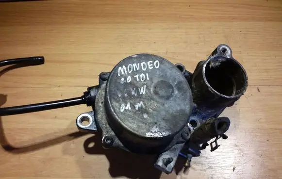 Ford Mondeo Mk III Vacuum pump 72245410B