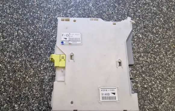 Lexus GS 300 350 430 450H Fuse module 8273030321