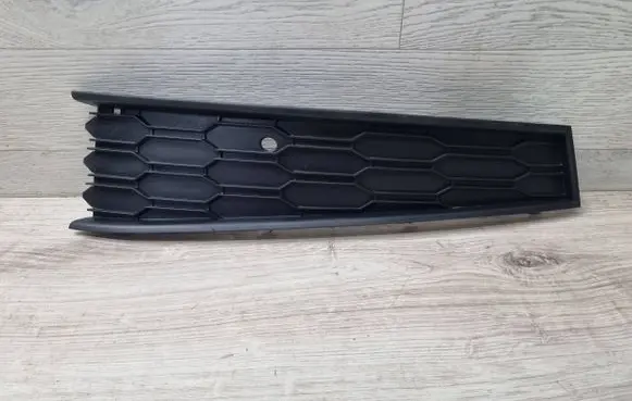 Skoda Scala Front bumper lower grill 657807681A
