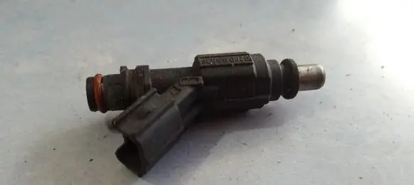 Fuel injector