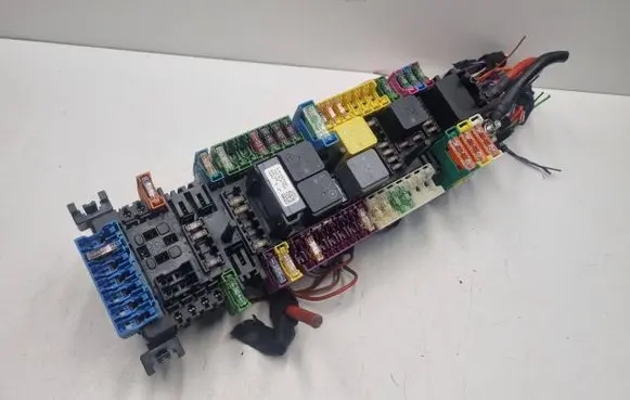 Mercedes-Benz B W246 W242 Fuse module A2469067200 2469067200