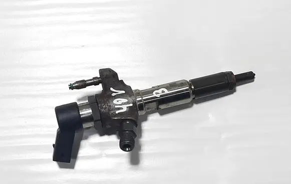 Volvo V40 Fuel injector 9802448680
