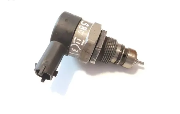 Volvo S80 Fuel pressure regulator 0281002712 30777576