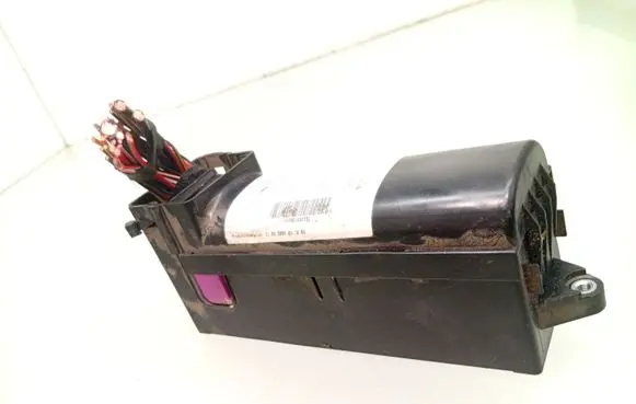 Volkswagen Touran I Fuse module 1T1937615A