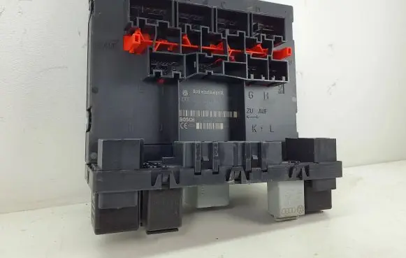 Volkswagen Golf V Comfort/convenience module 3C0937049AJ F005V00661 H54KS2202