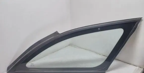Nissan Primera Rear side window