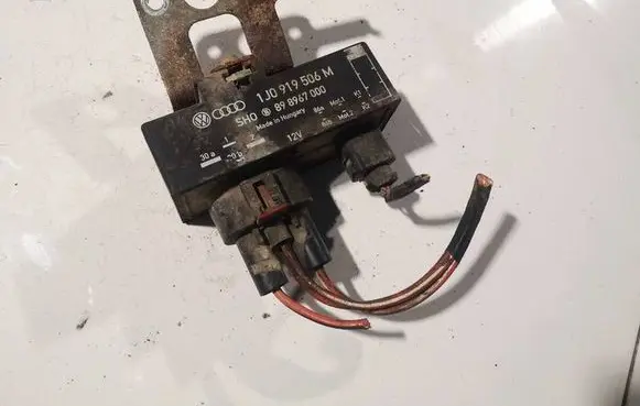Coolant fan relay