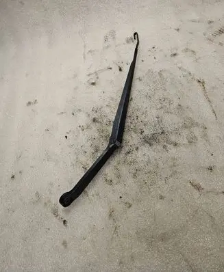 Nissan X-Trail T30 Front wiper blade arm B46LD
